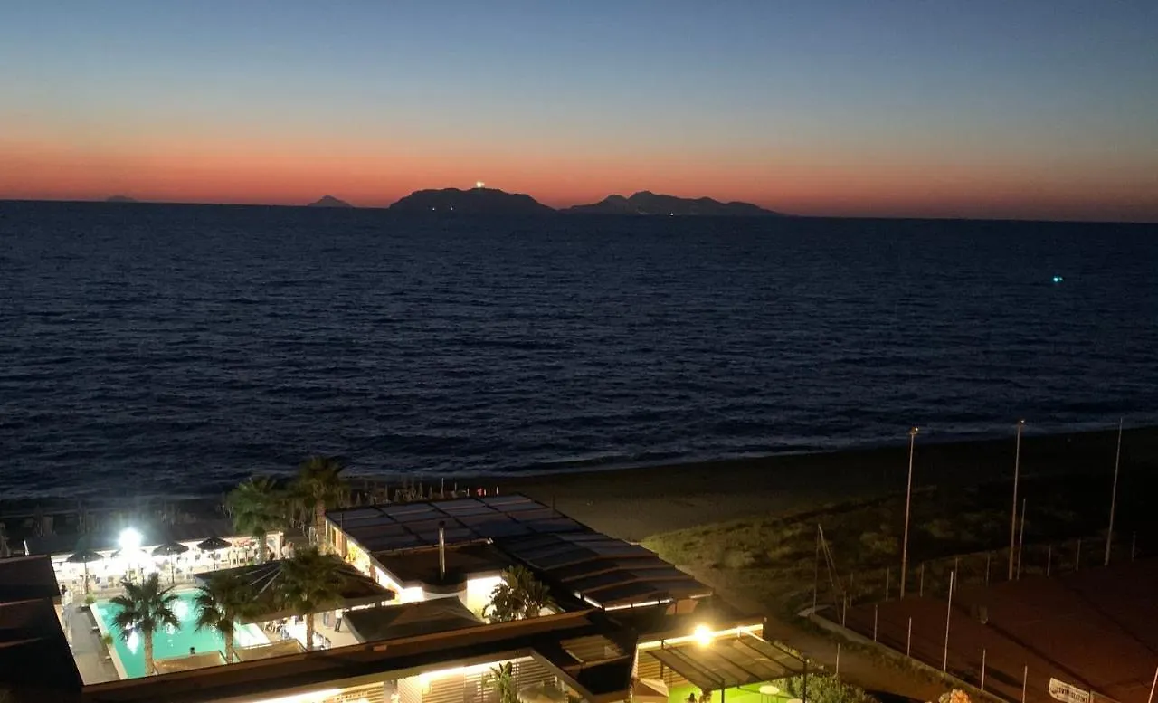 Bedroom Spiaggia Di Ponente Милаццо